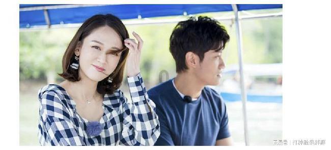 救柴哦！萌柴卡沙发缝奶音求援，爸爸一看笑歪：你没那么胖啦！