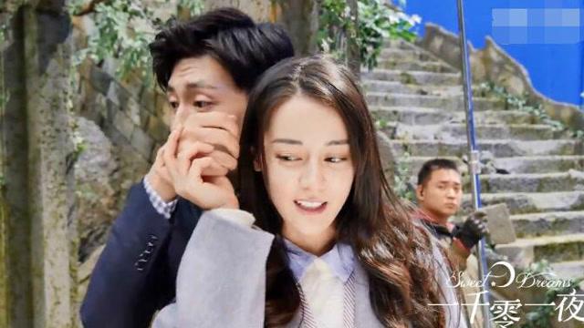 王鹤棣出发新加坡，海外人气高涨